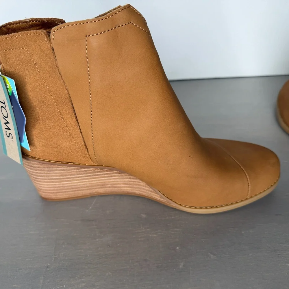 TOMS Kelsey Boots Womens Size 9 Tan Brown Suede Wedge Ankle Booties NWT